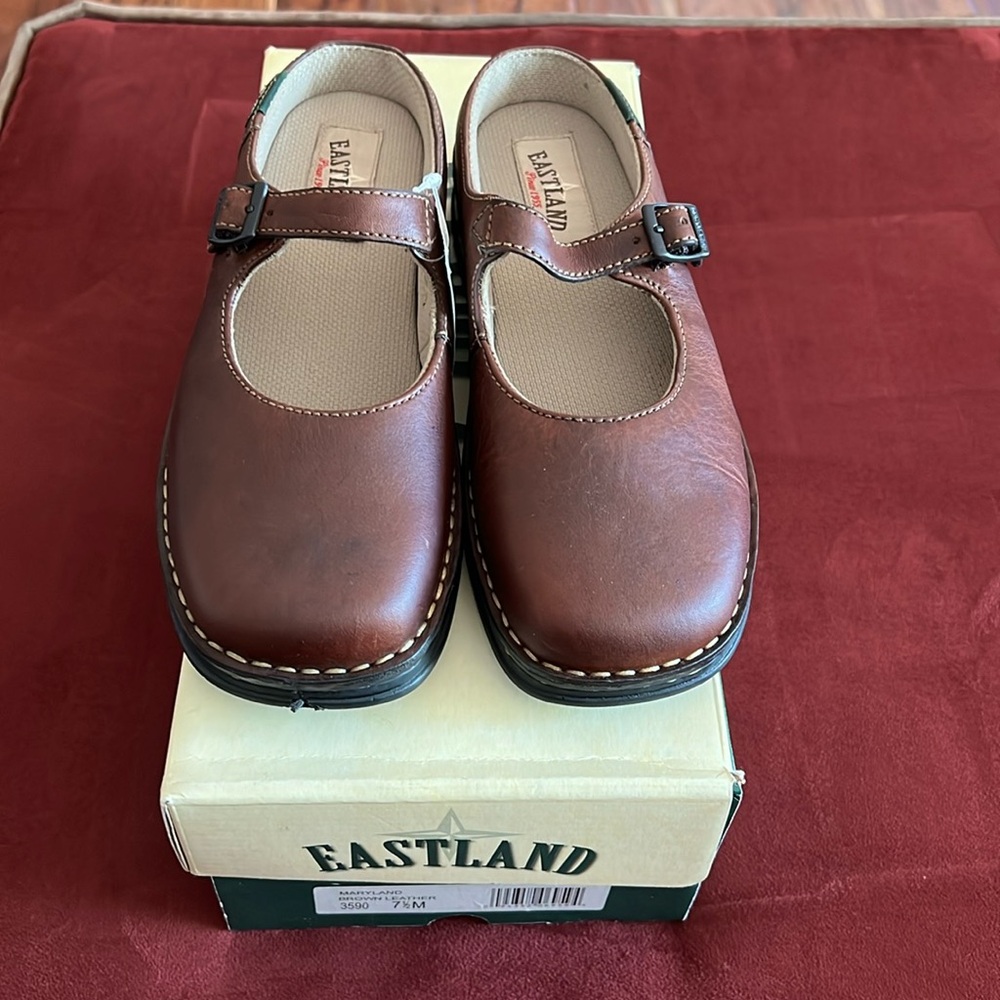 NWT Eastland Brown leather clogs (size 7 1/2M)